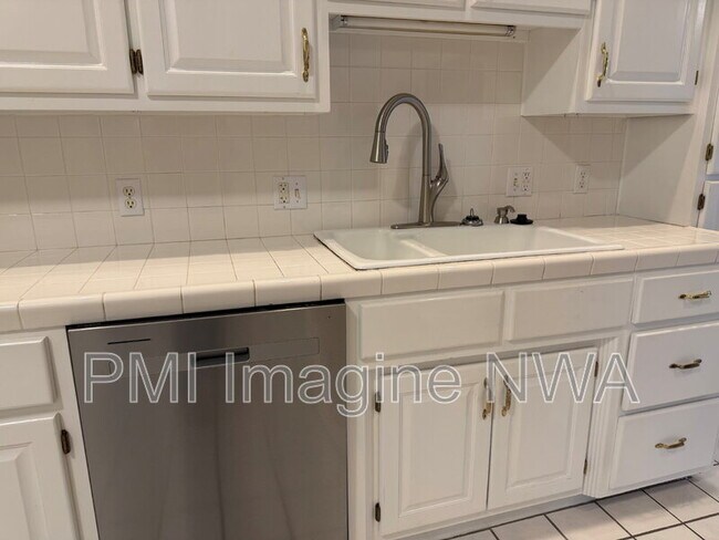 Building Photo - 88 E Cydnee St