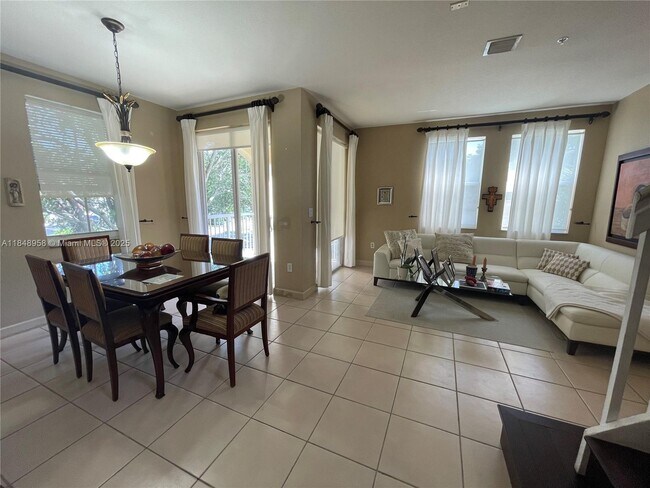 Building Photo - 160 Jacaranda Country Club Dr