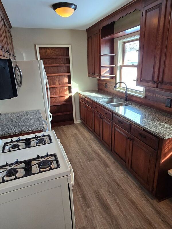 Building Photo - 5800 N Girard Ave