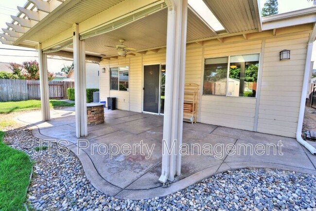 Building Photo - 2128 W La Loma Dr