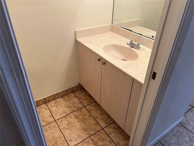 Building Photo - Tupelo Way, Weston, FL 33327 - 4 BR 2.5 BA single-family home