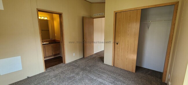 Building Photo - Discover this Recently Upgraded 3 Bed 2 Bath Modular House!