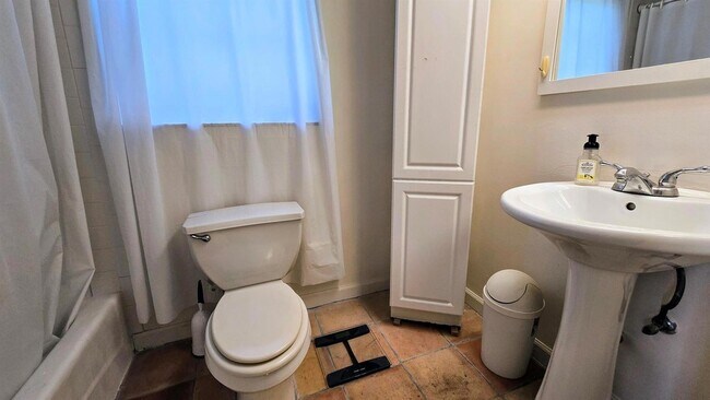 Building Photo - 3100 N Course Ln