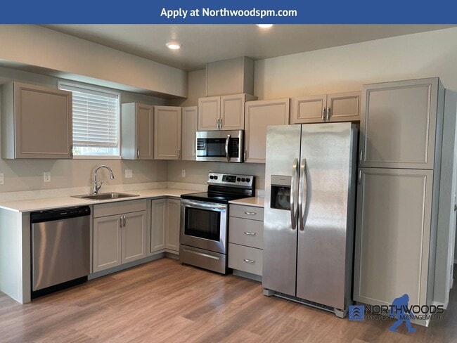 Primary Photo - Newer Very Nice 2 Bedroom 1 Bathroom Downs...