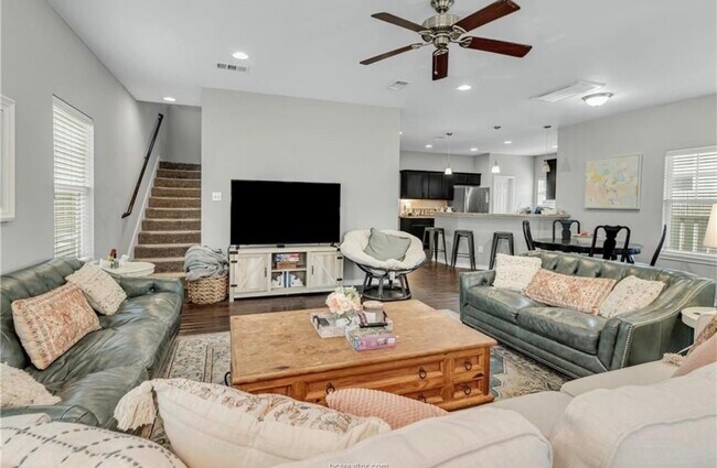 Building Photo - 410 Montclair Ave