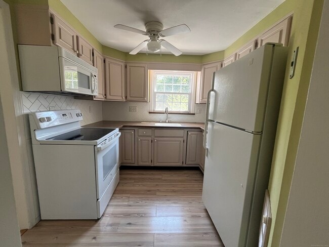 Building Photo - 1 Silvermine Manor