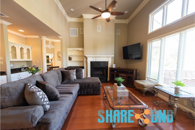 Building Photo - 48 Dartmouth Dr