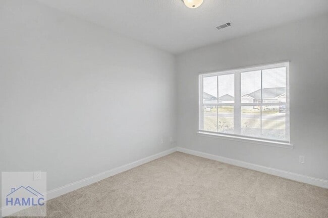 Building Photo - 20 Fuller Wy NE