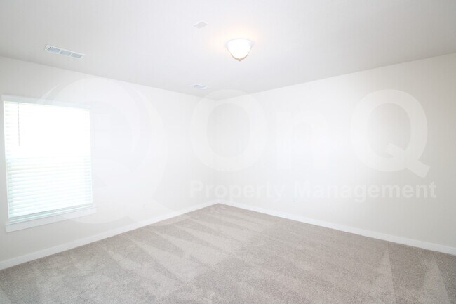 Building Photo - 330 Fire Rock Dr