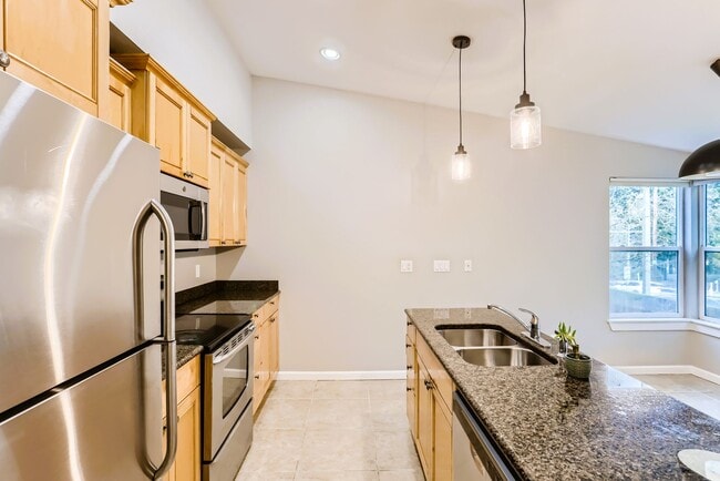 Building Photo - AVAILABLE AUGUST 1, 2026 >> Stunning 2BR/2BA Condo For Rent in Bellevue!! W/S/G Included!!!