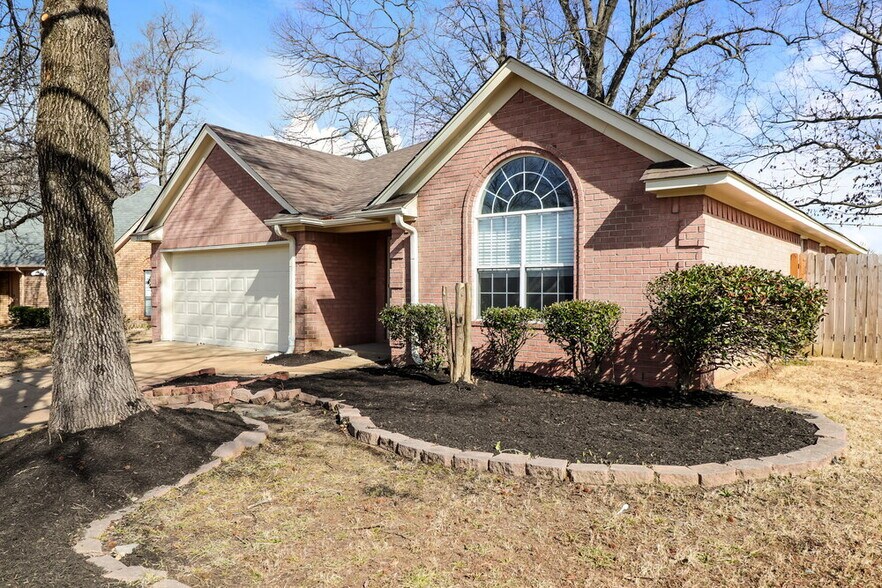 Building Photo - 3920 Pecan Trace Cove