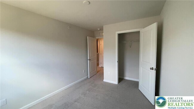 Building Photo - 1137 Martin Rd