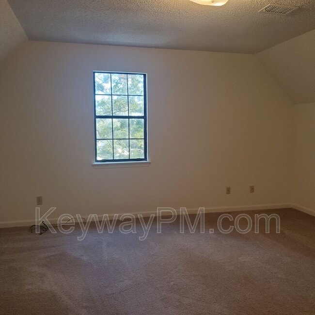 Building Photo - 231 Brooks Dr