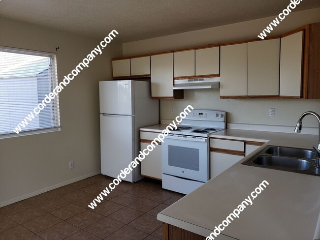 Building Photo - Nice 3 Bedroom, 2 Bathroom, 2 Car Garage a...