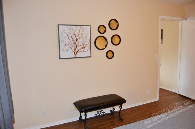 Building Photo - West Gate Area | Home | Furnished