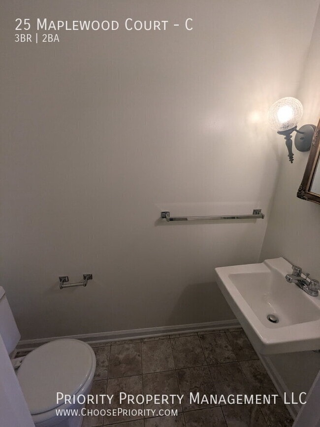 Building Photo - 25 Maplewood Ct