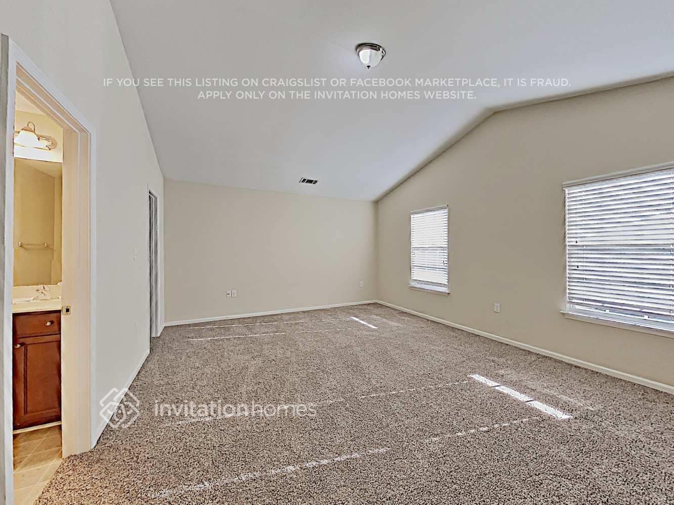 Building Photo - 2942 Village Center Dr