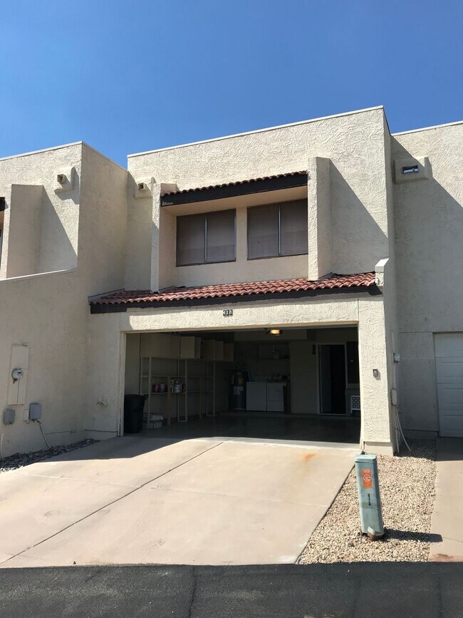 Building Photo - 2 bed + Bonus Room/Loft and 2 car garage