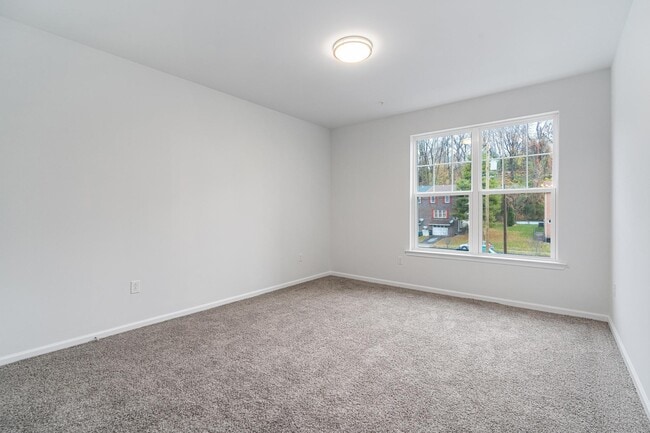 Building Photo - 565 W Lehigh St