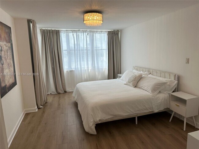 Building Photo - 6039 Collins Ave