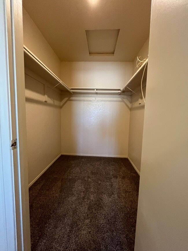 Building Photo - 3 Bedroom 2 Bath home in Hesperia Availabl...
