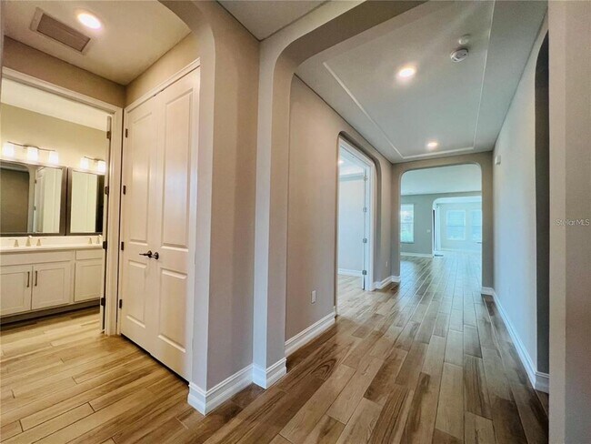 Building Photo - 4567 Tivoli Dr