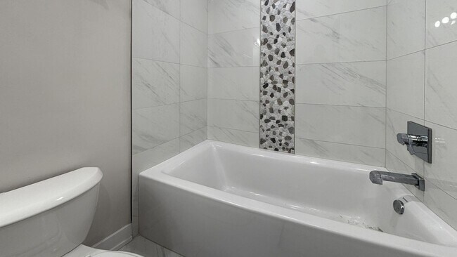 Building Photo - 701 N 40th St