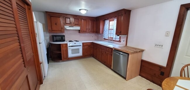 Building Photo - 129 1/2 Summer Street Unit