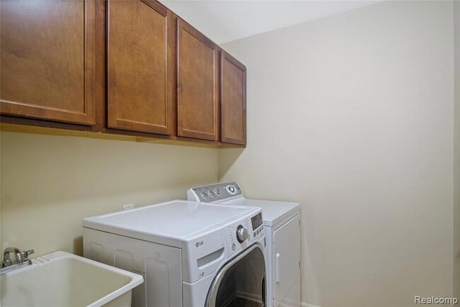 Building Photo - 29742 Fox Run Cir