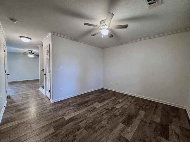 Building Photo - 36 Talladega Loop