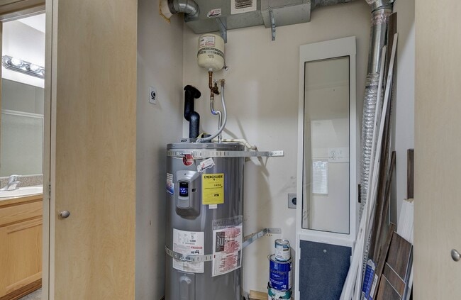 Building Photo - 3 Bed 2 Bath Second floor Condo - HALF OFF FIRST FULL MONTHS RENT!