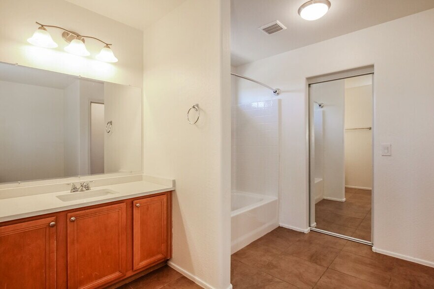 Building Photo - 6609 W Monroe St