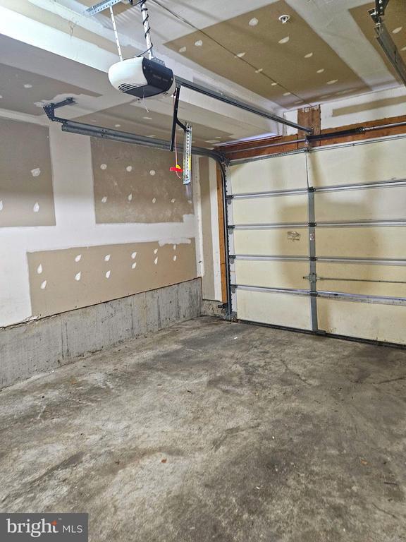 Building Photo - 12 S Regester St