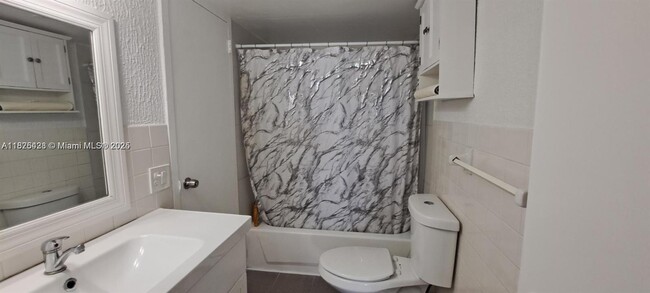 Building Photo - 2200 E Hallandale Beach Blvd