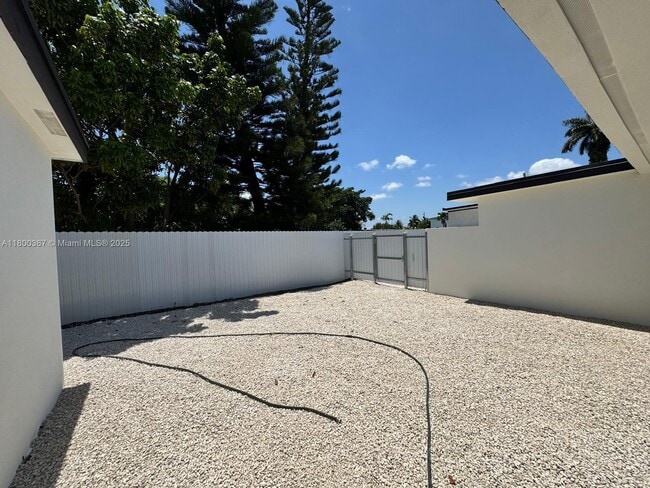 Building Photo - 11000 SW 47th Terrace