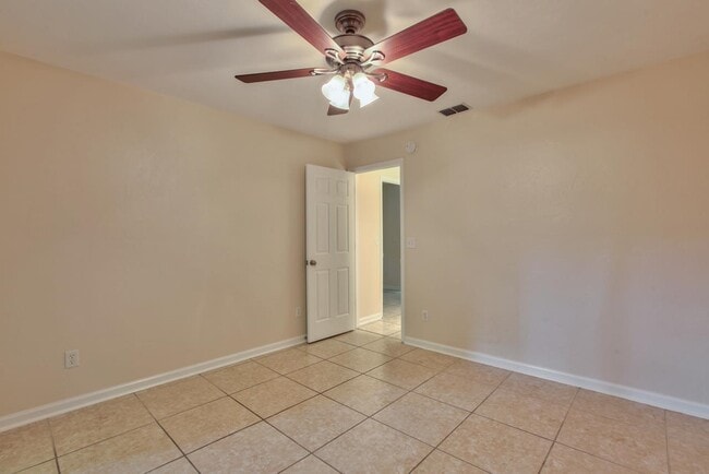 Building Photo - 2913 Woodrich Dr