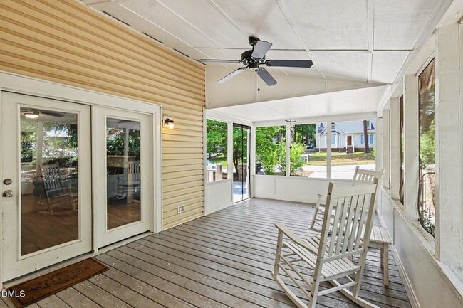 Building Photo - 302 Hutchins Dr