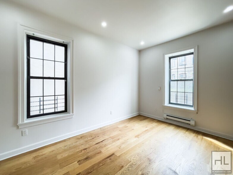 Building Photo - EASTERN PARKWAY / Spacious 4-Bed, 3-Bath D...