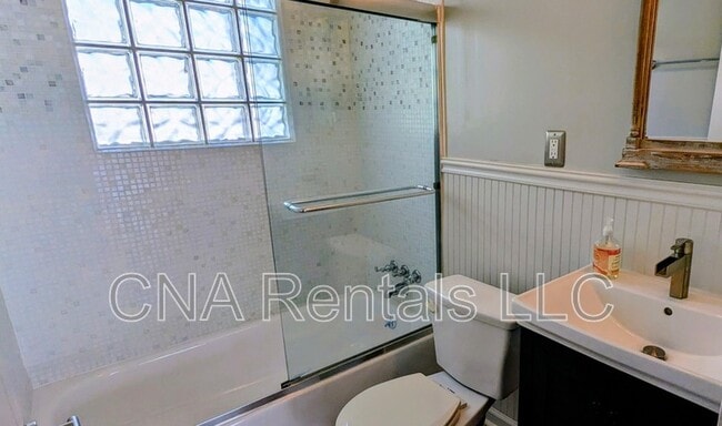 Building Photo - 1411 May Ave SE