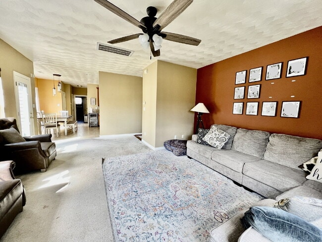 Building Photo - Spacious 4 bedroom home with POOL in sought after neighborhood and schools.