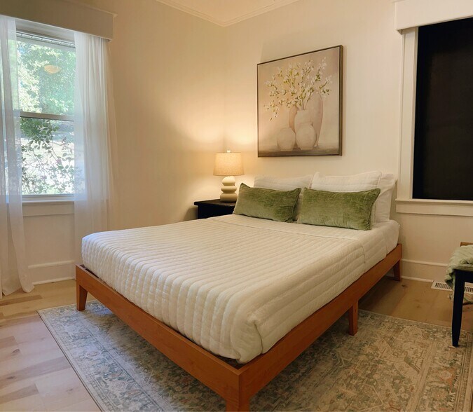 Building Photo - 102 Church St