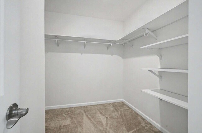 Building Photo - Spacious 4-Bedroom Home w/ Loft