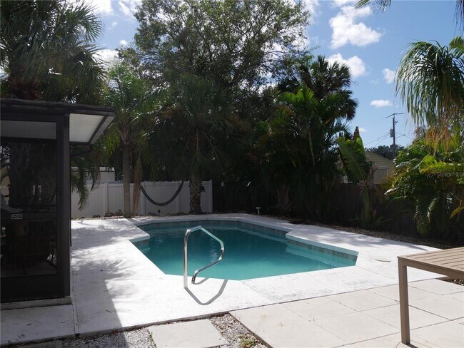 Building Photo - 3026 Vinson Ave