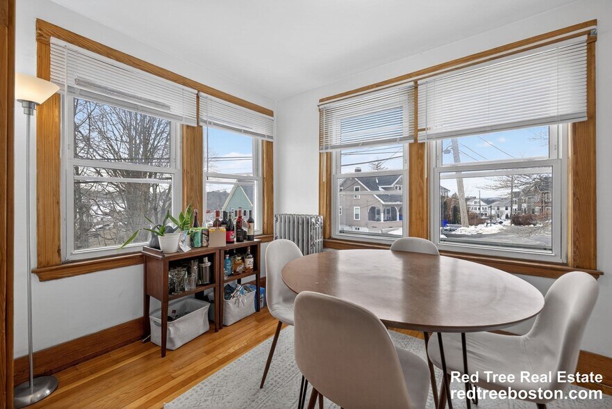 Building Photo - 27 S Crescent Circuit