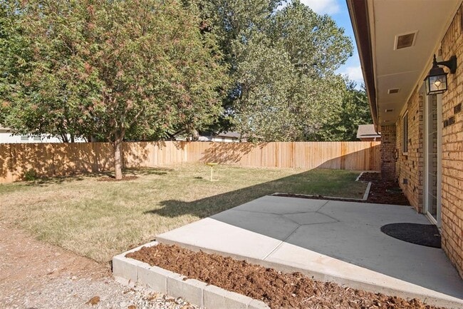 Building Photo - 625 Hawthorne Pl