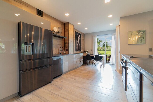 Building Photo - 11829 Pebblewood Dr