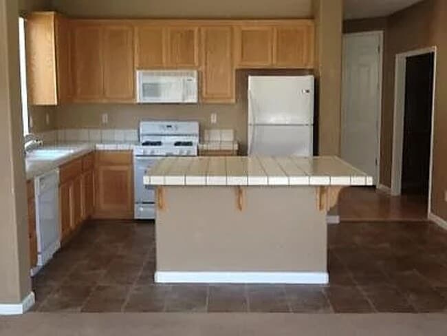 Building Photo - 3 bedroom, 2 bath house