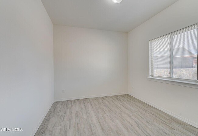 Building Photo - 14849 Tierra Escape Ave