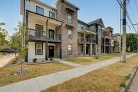 Building Photo - 304 S Hampton Ave