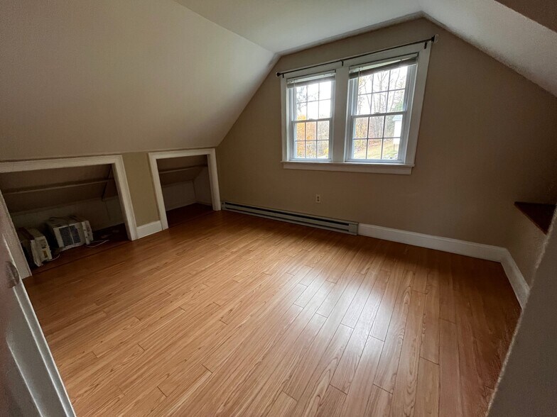 Building Photo - 242 Litchfield Rd